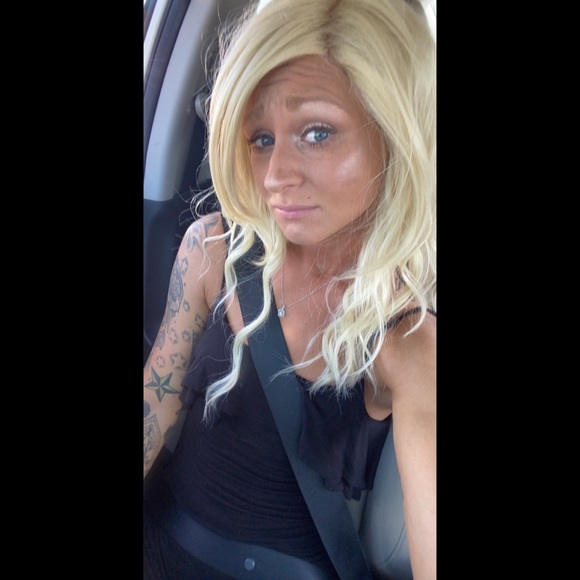 Meet your Posher, Kayla - Picture 1 of 3